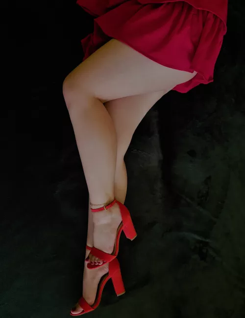 Do you like red skirts? 😜