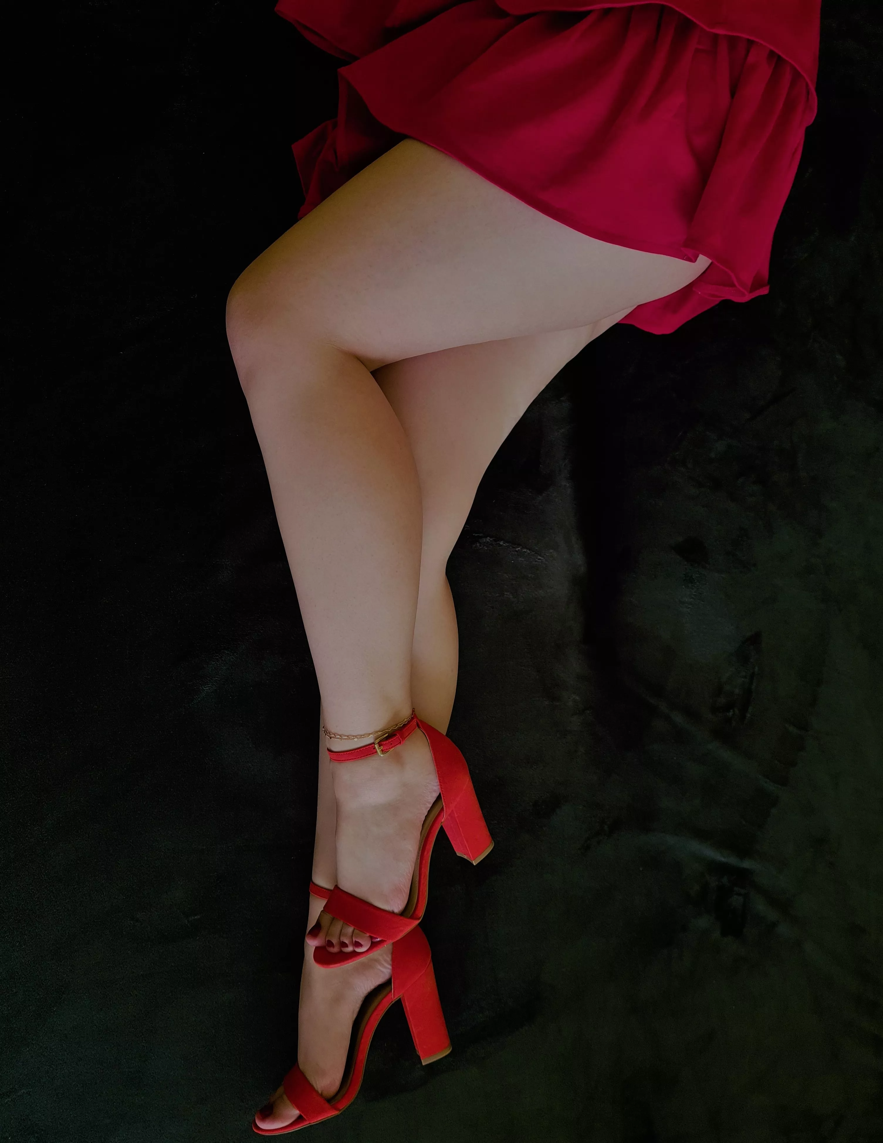 Do you like red skirts? 😜