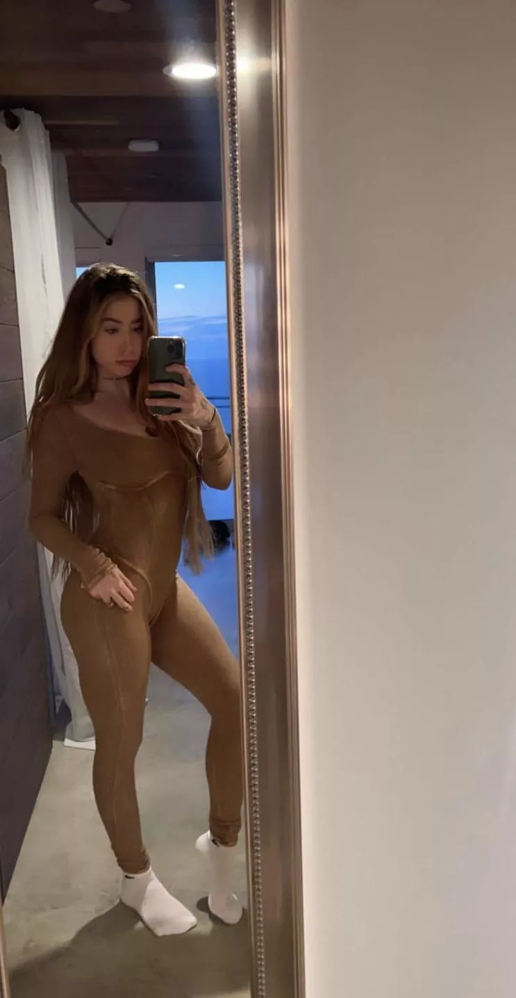 [Domme]Be a good bitch and upvote mommy, you might , get instant surprise in your Dm by getting pegged, collar , feminine , humiliate and dominate 🥵🥵😈😈