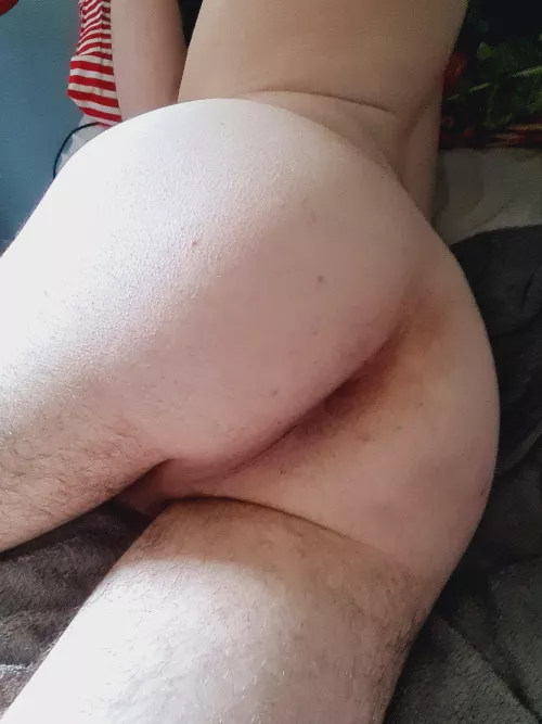 Freshly shaved butt 🥰 (21m)