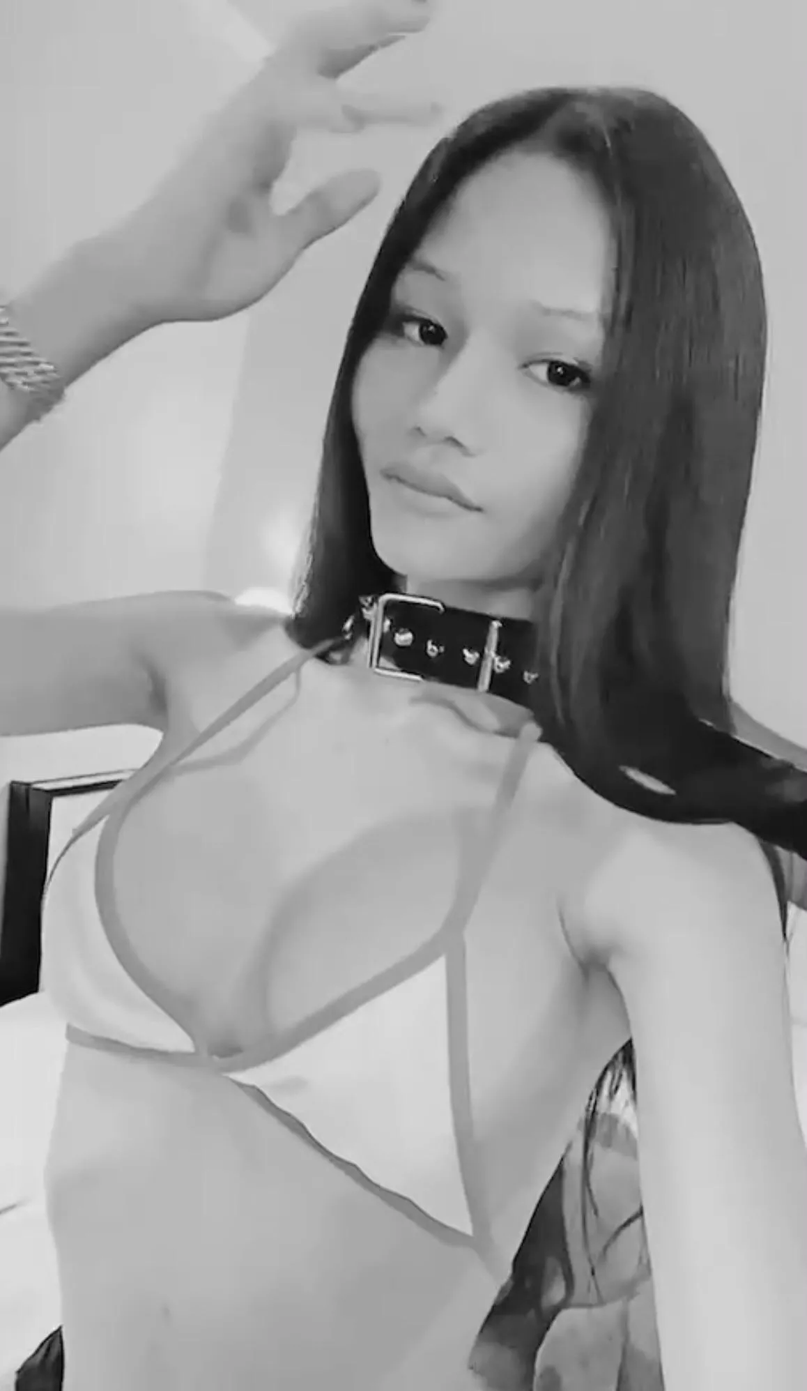 Good night everyone 😜 Not sleepy.. Dm me