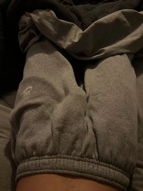 grey sweats for the win