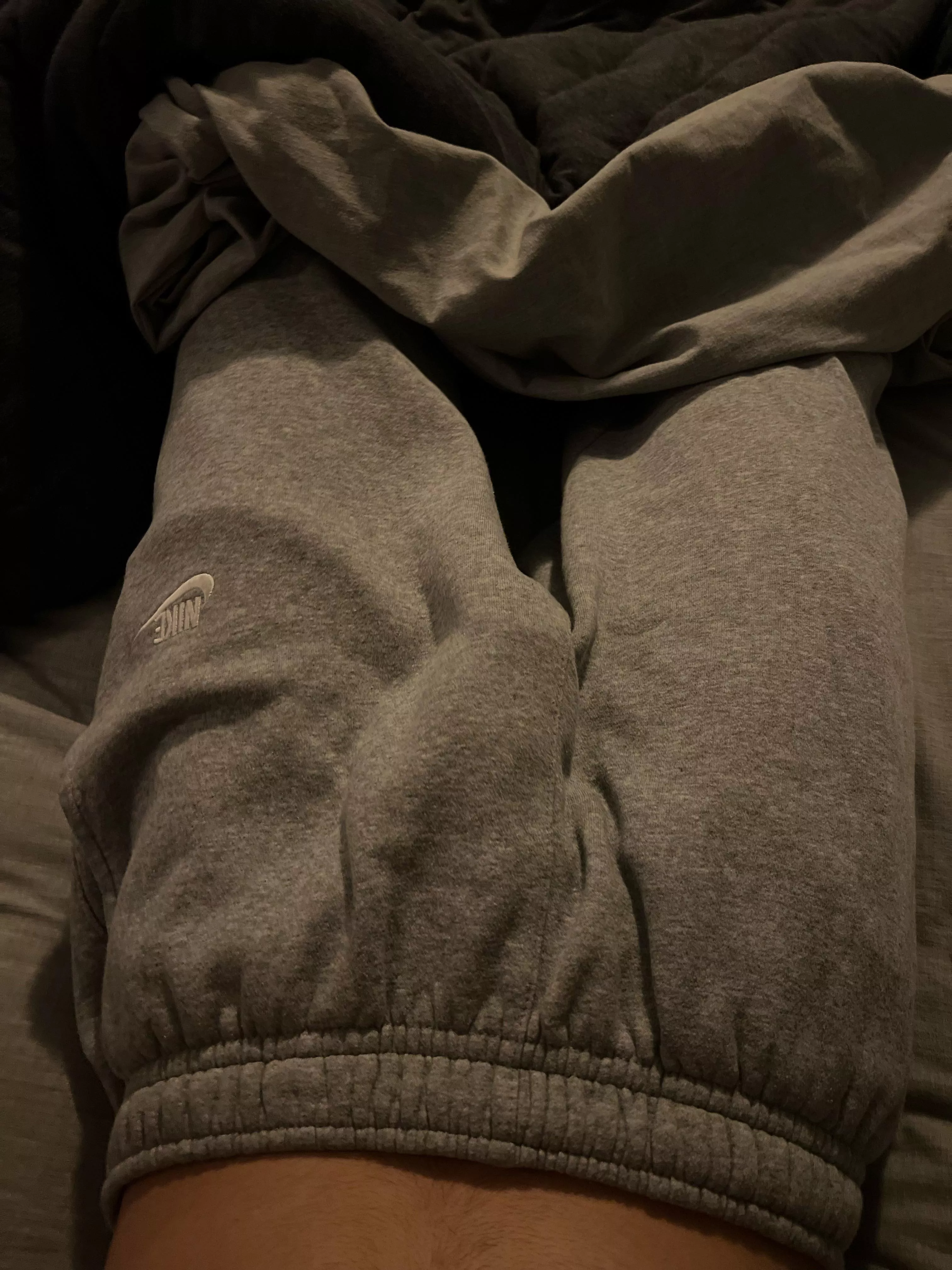 grey sweats for the win