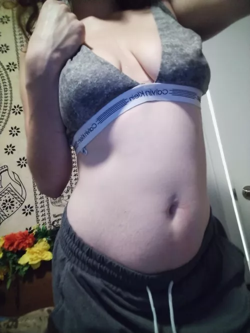 I know I'm small but Im proud of how I bloat 💕☺️