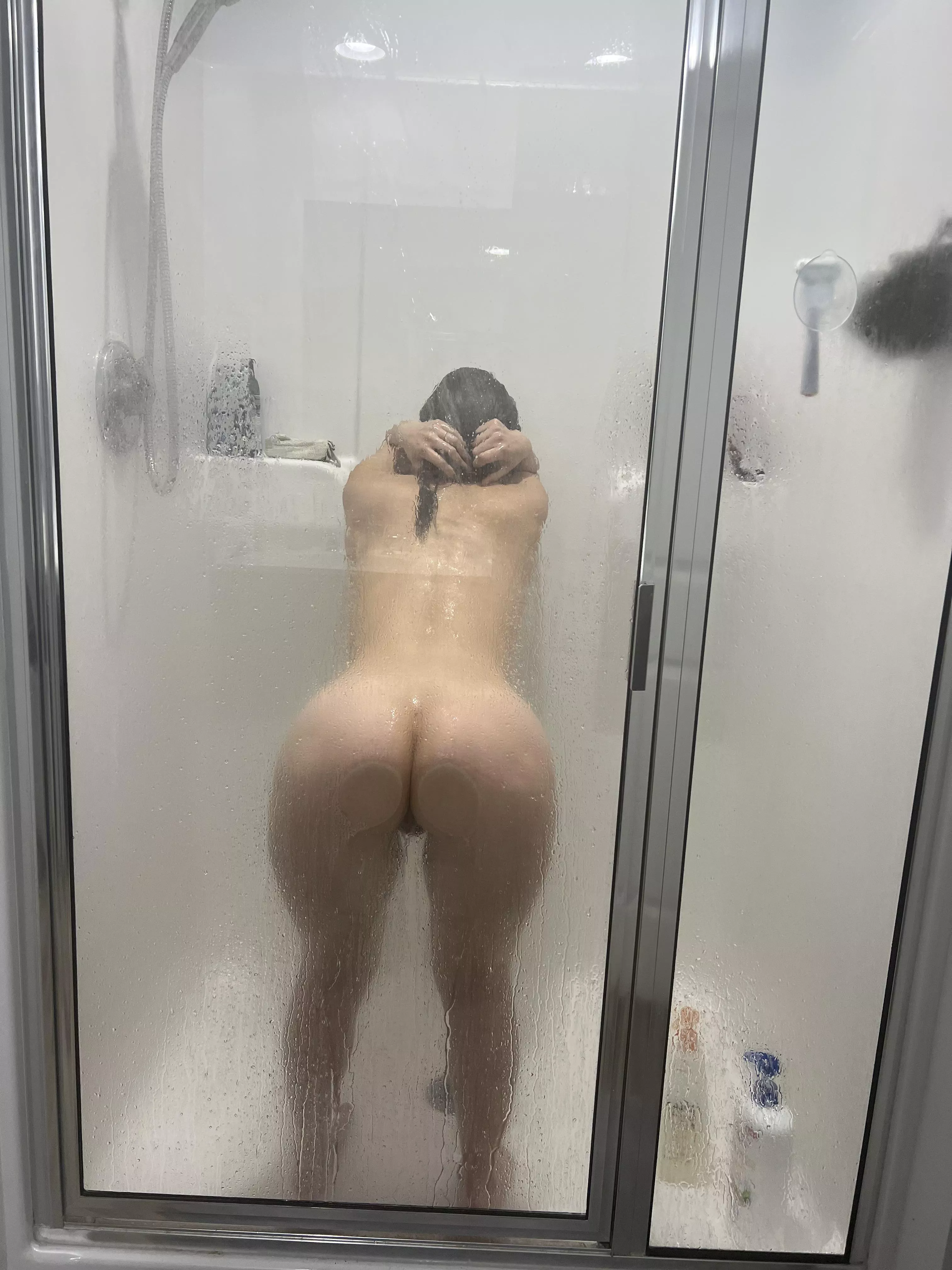 I like the feeling of the warm water running down my back hbu?