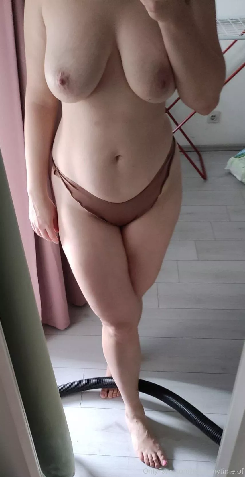 I want your cum sprayed all over my body as fast as you can. (f)