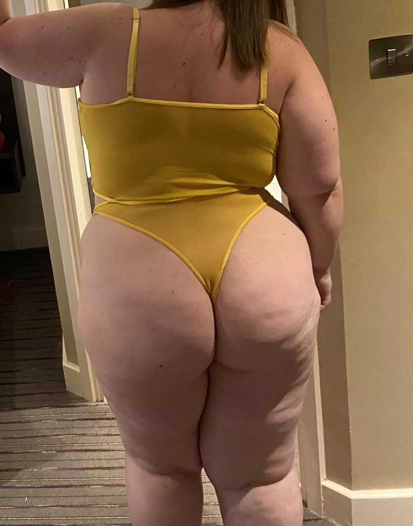 I’m the teacher all the dads check out.. 😳