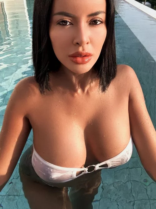 Let's play at the pool 💦