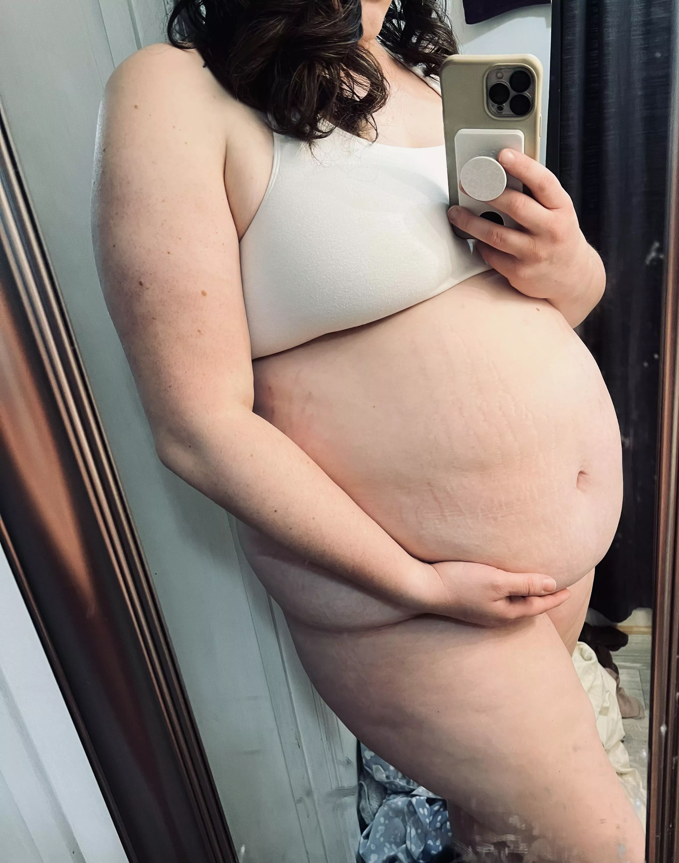 Looking pregnant 🤰🏻 with ice cream