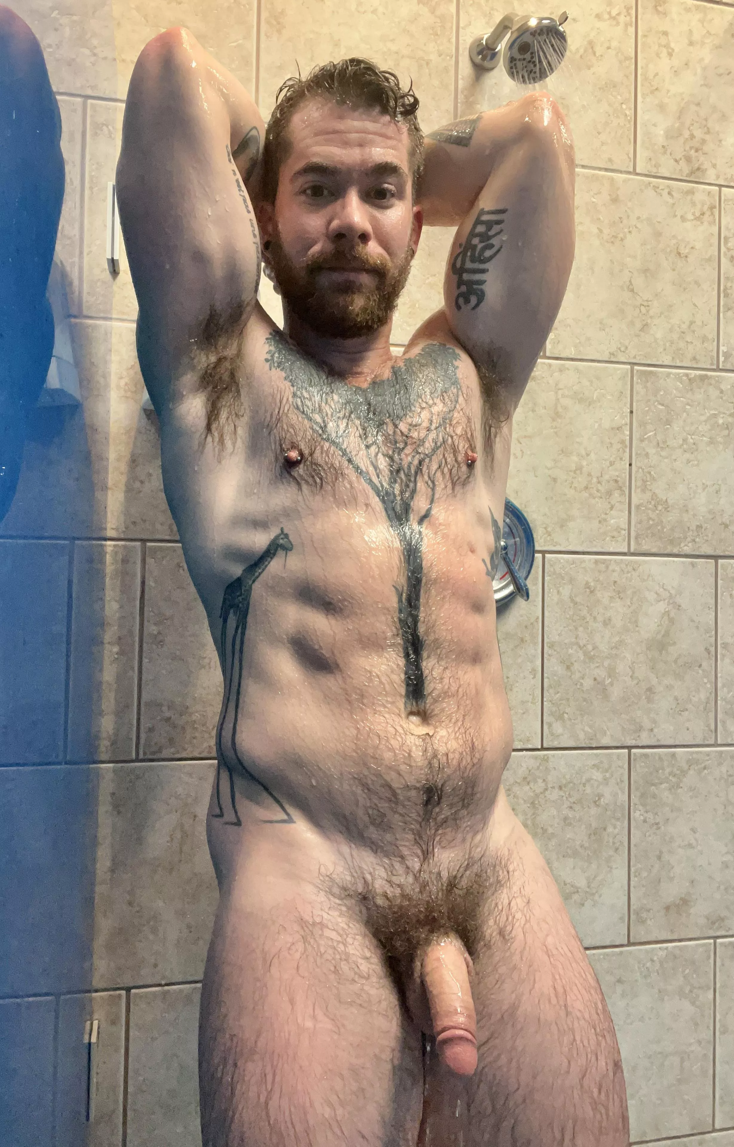 Love the lighting on my wet abs here