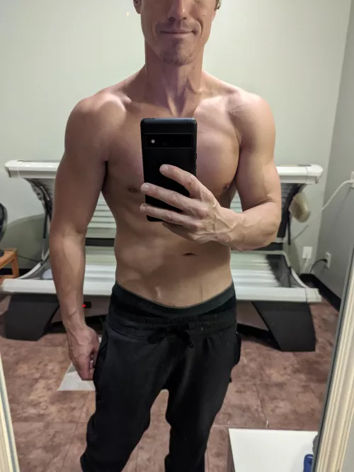 Making your hump day better with an after gym pic!