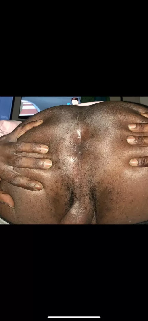 Spread em insert your tounge