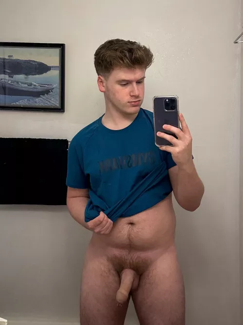 Taking a break between fortnite matches to take some nudes 🤭
