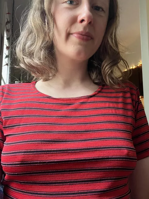 They kinda look like nosy neighbors peeking through window blinds!!