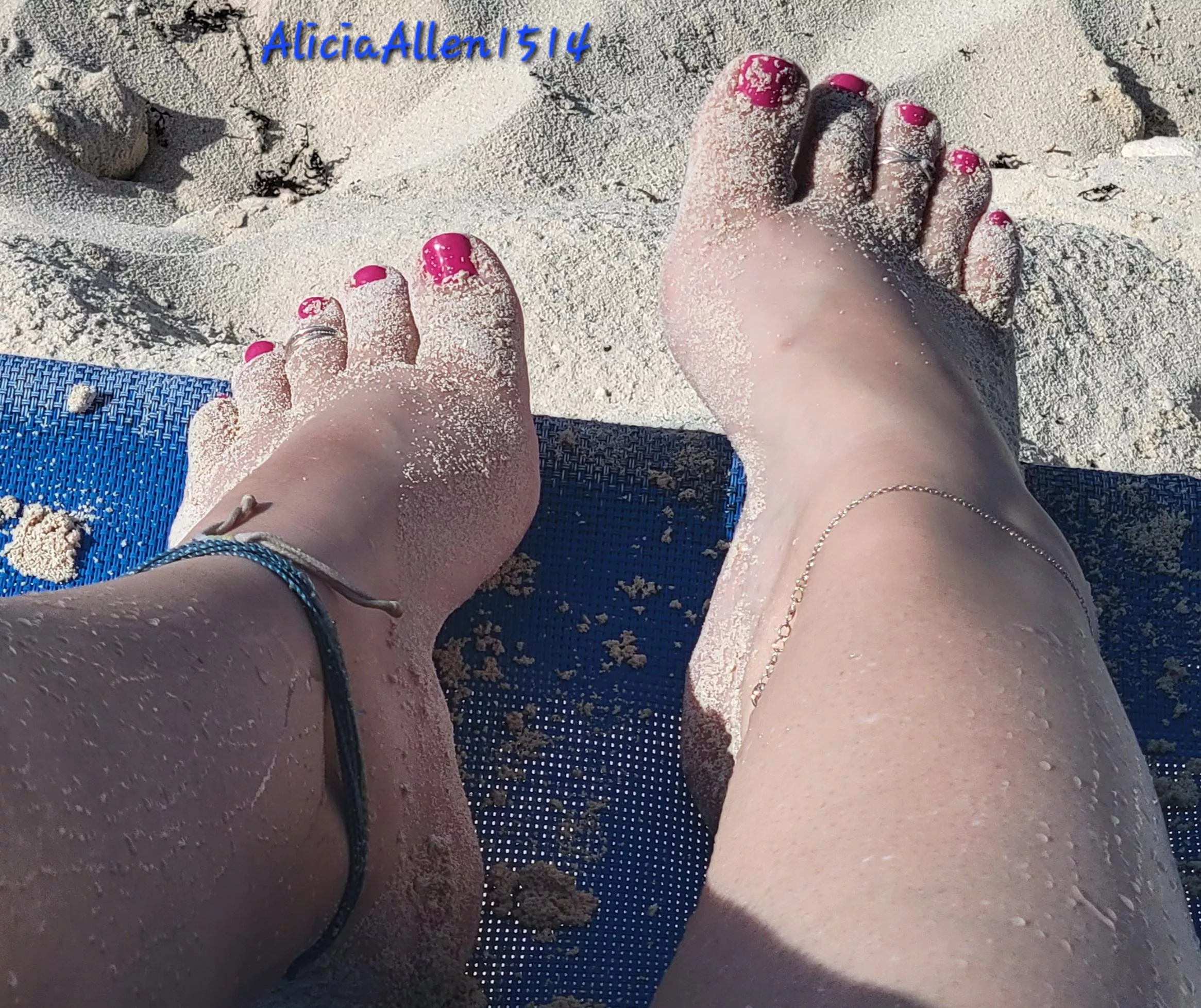 Toes in the sand 🏖