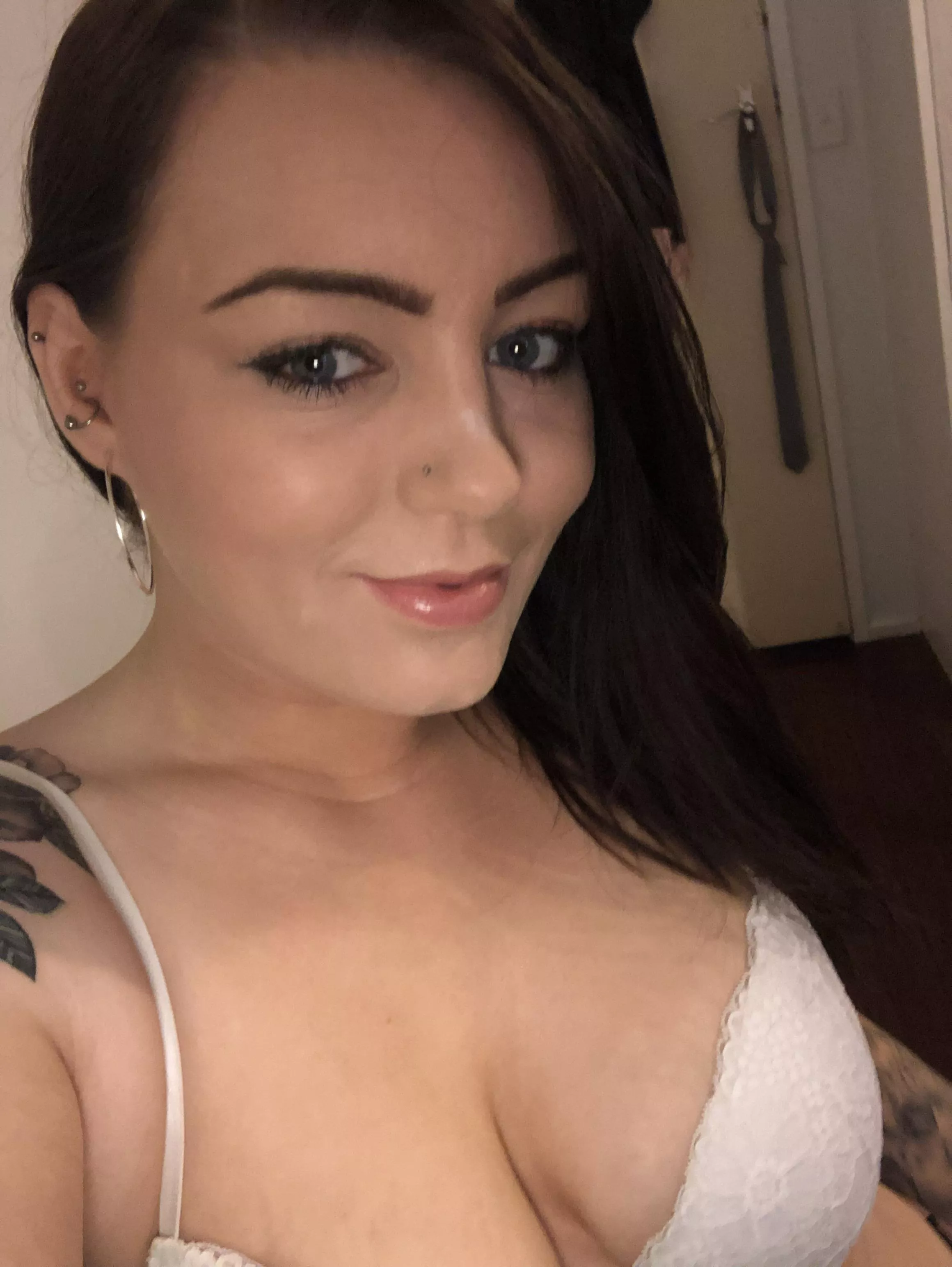 What do you think about my bra? F26