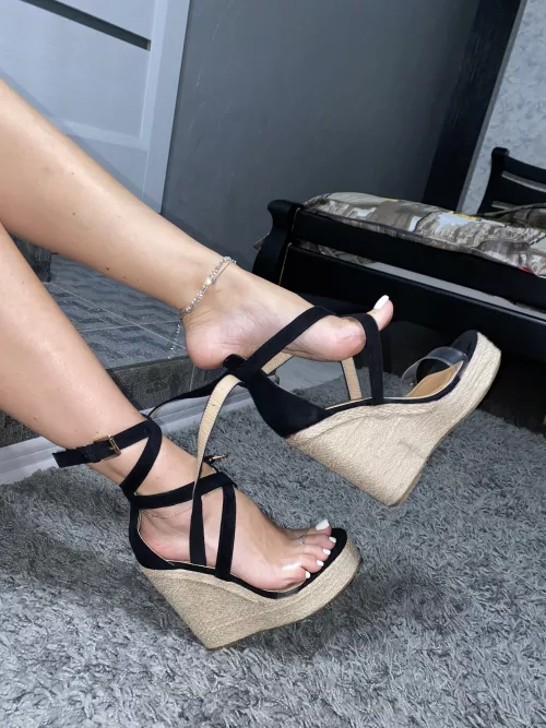 When came back to home after whole day in wedges 😜