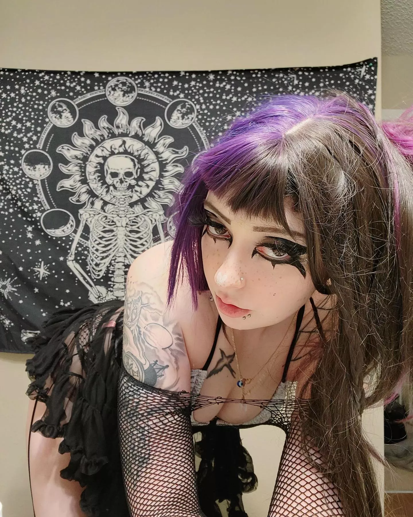 Whyis nobody bending me over this sink yet