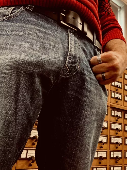 Work is about to start. Can you help me get rid of this before anyone sees?