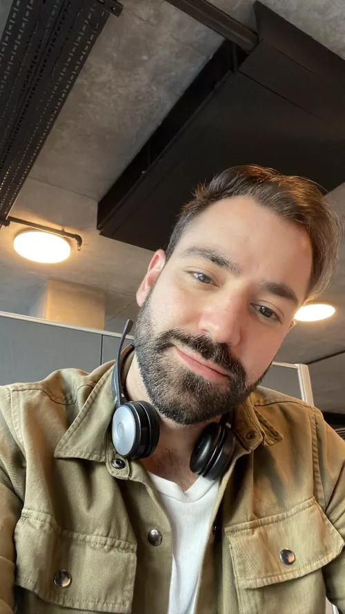 Work selfie, is it Friday yet?