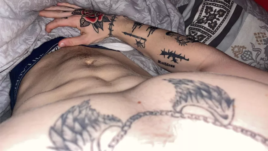 you like tatts and abs ?😈