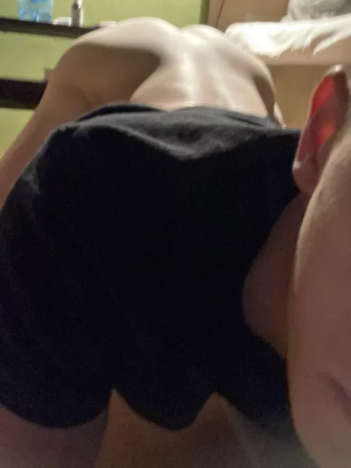 19 M after a break up, very high and looking for someone dominant :)<3