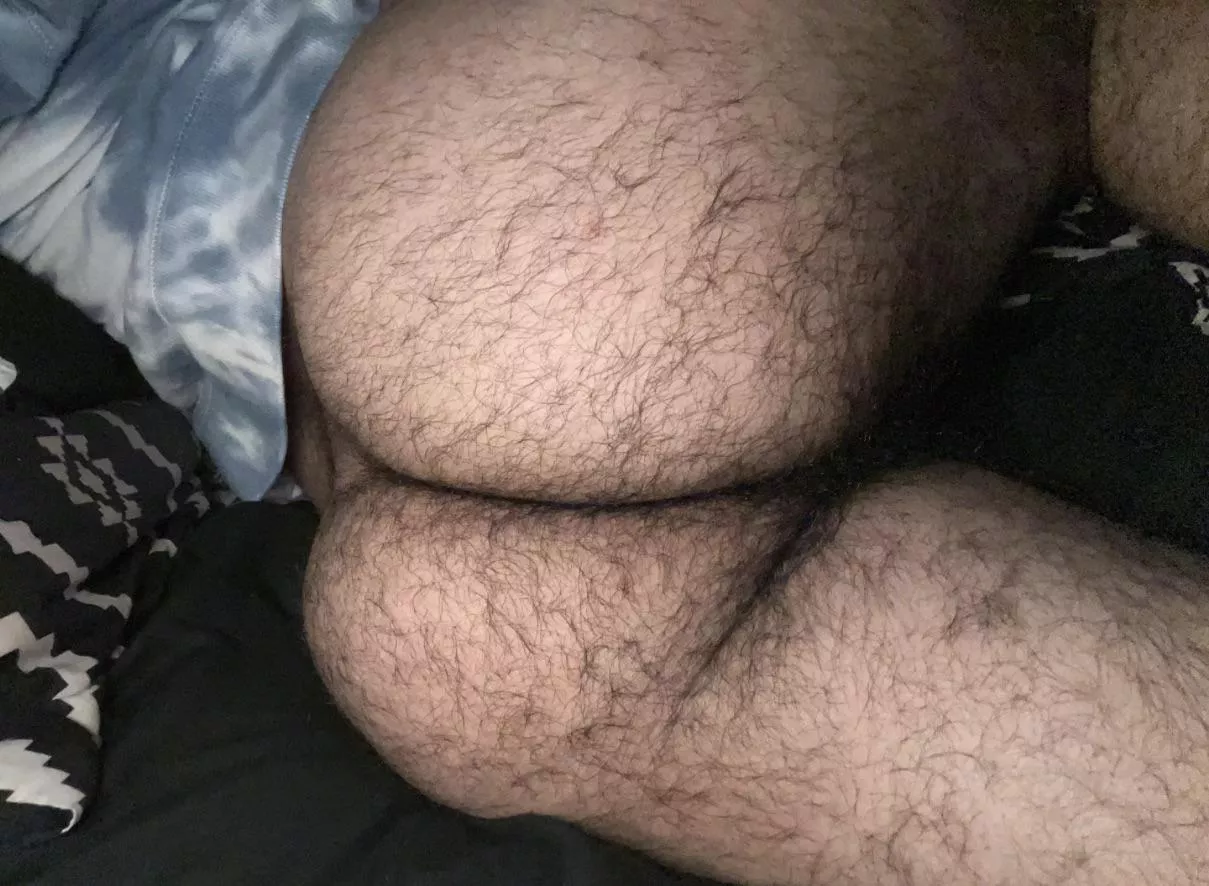 19 Thick hairy ass bottom, looking for a fit man. I am into everything and I am very very kinky and have lots of fetishes. Snap:lutious23