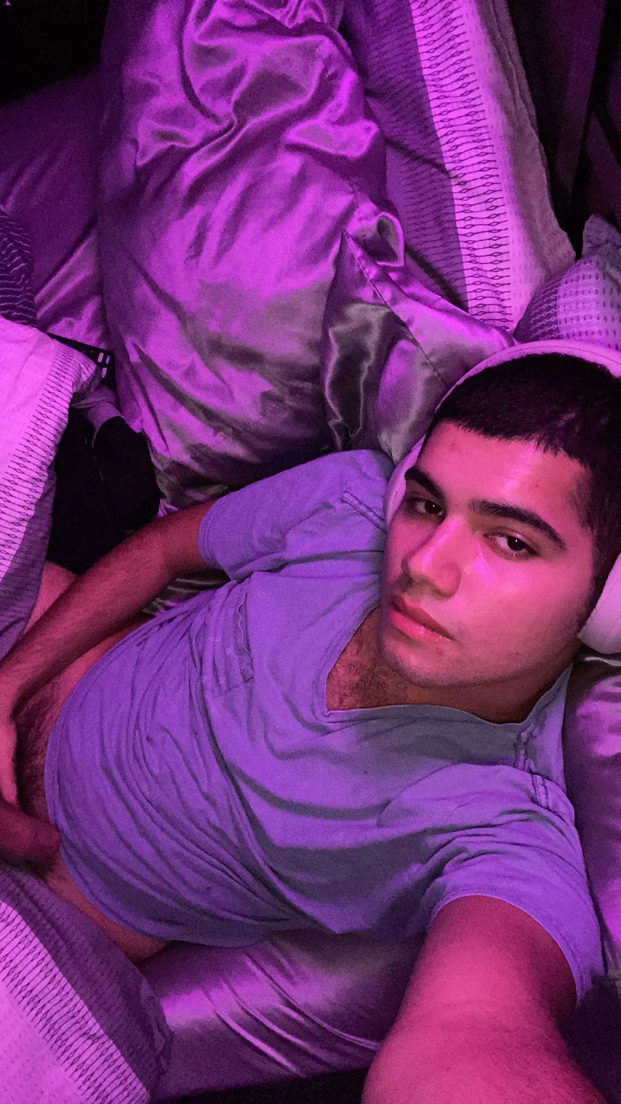 20 Bi Fl. Bros hmu to stroke all night. Everyone is welcome. The freakier the better. Sc: ramos.moto