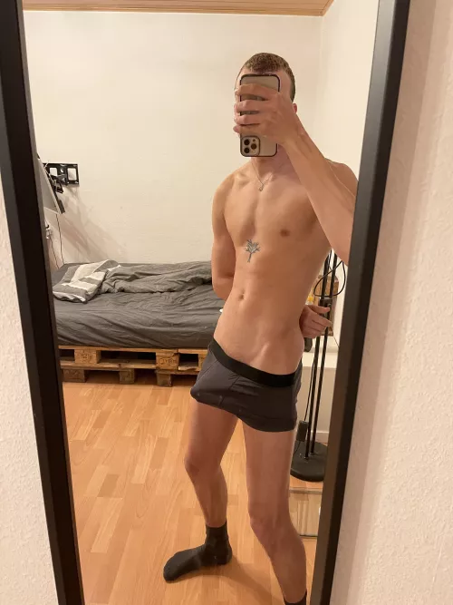 [22M] my dick wants out 🤤