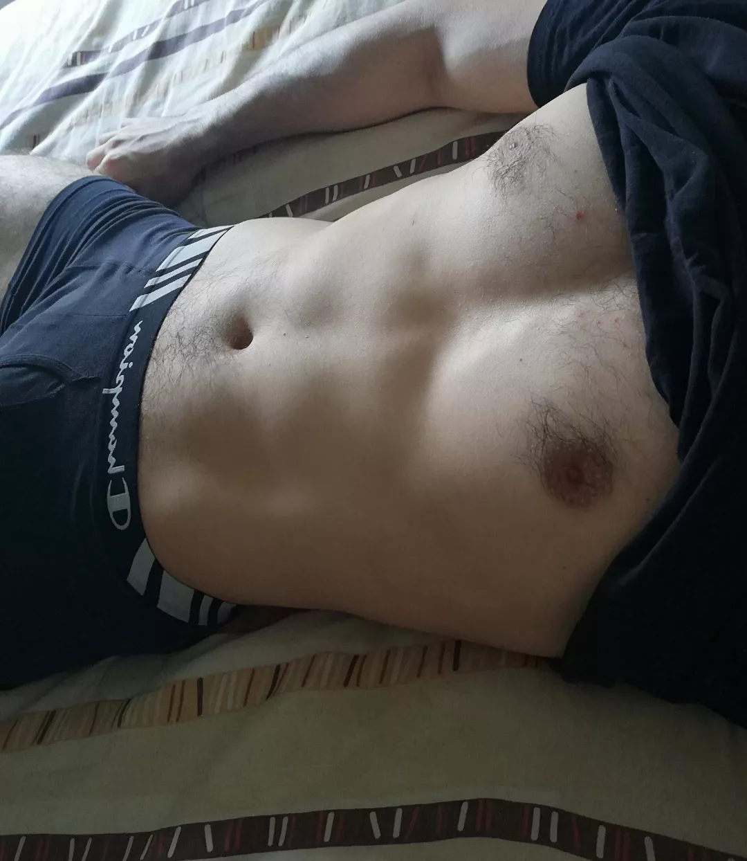 24 good looking crossfit guy looking for a similar Jo bro that shows face too. bearded or blonde + sc: Craigrichey19