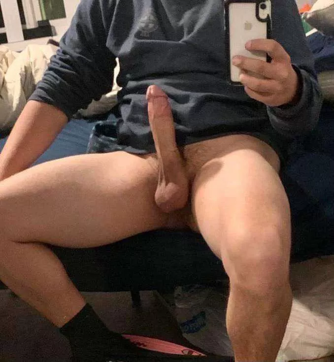 24 need a young girly femboy/twink slut to drain this bwc, alexxwatsonn1