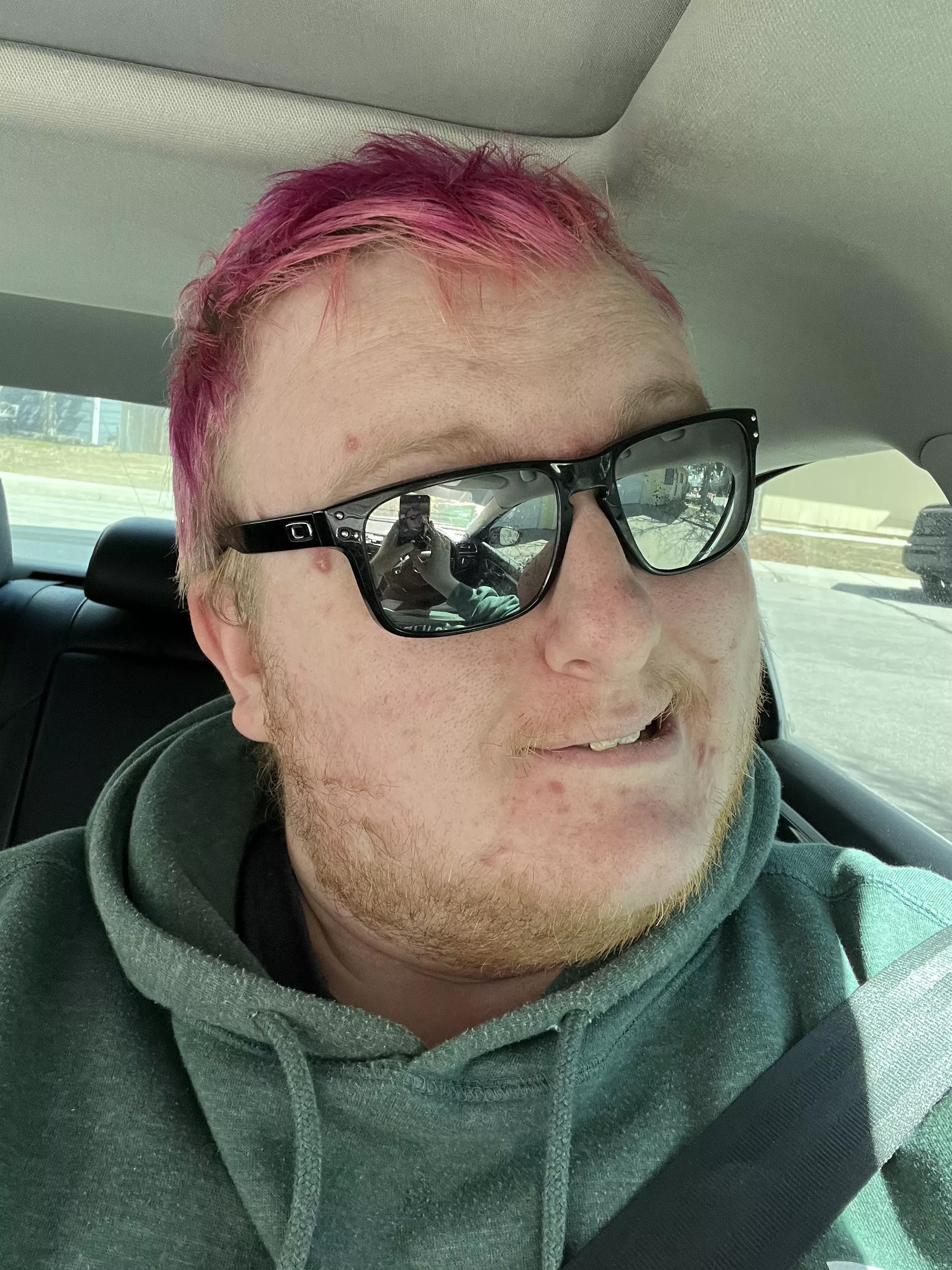 28 M I want to be cute flirty with anyone DM me lets make each other blush a lot 😏🥺