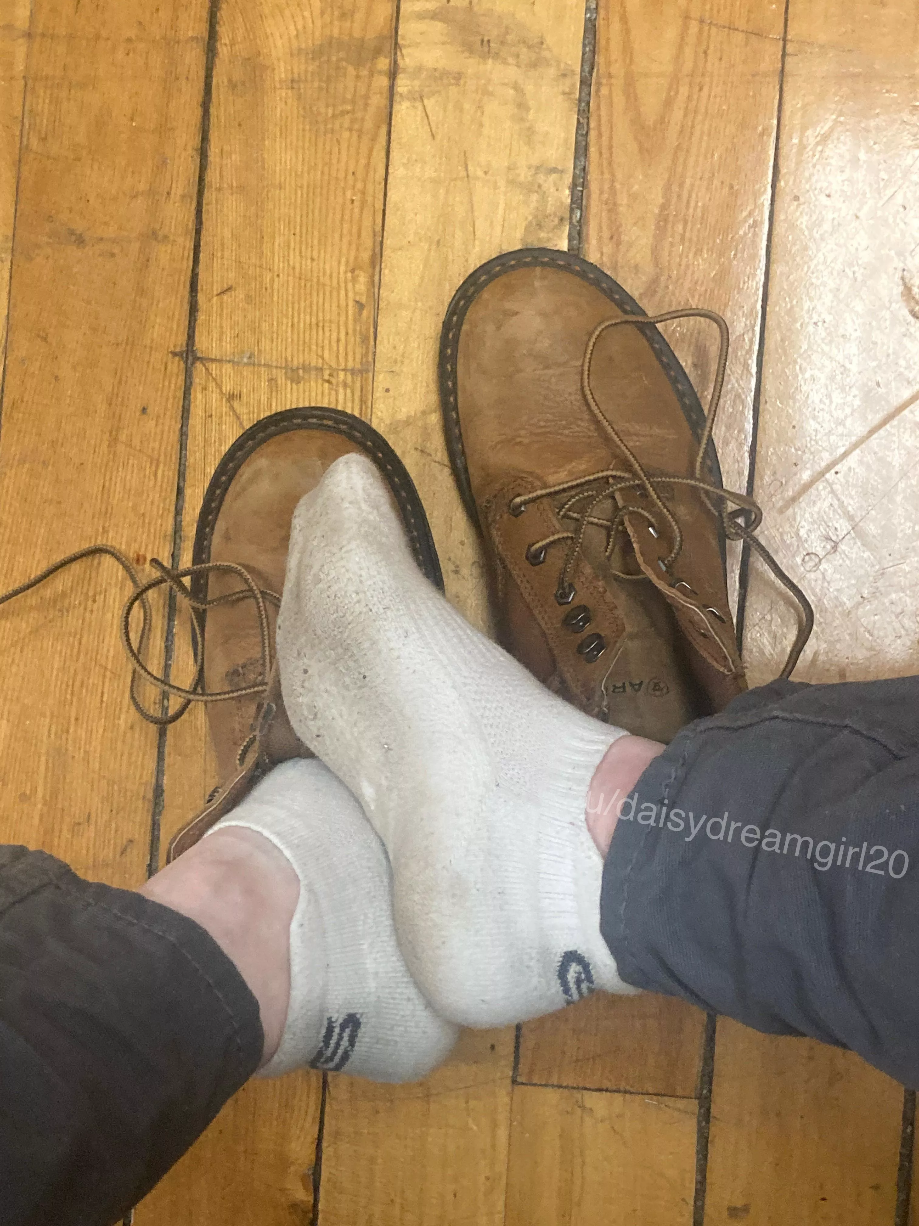 day 8 in the work boots, and yes they have toe prints [selling][us]