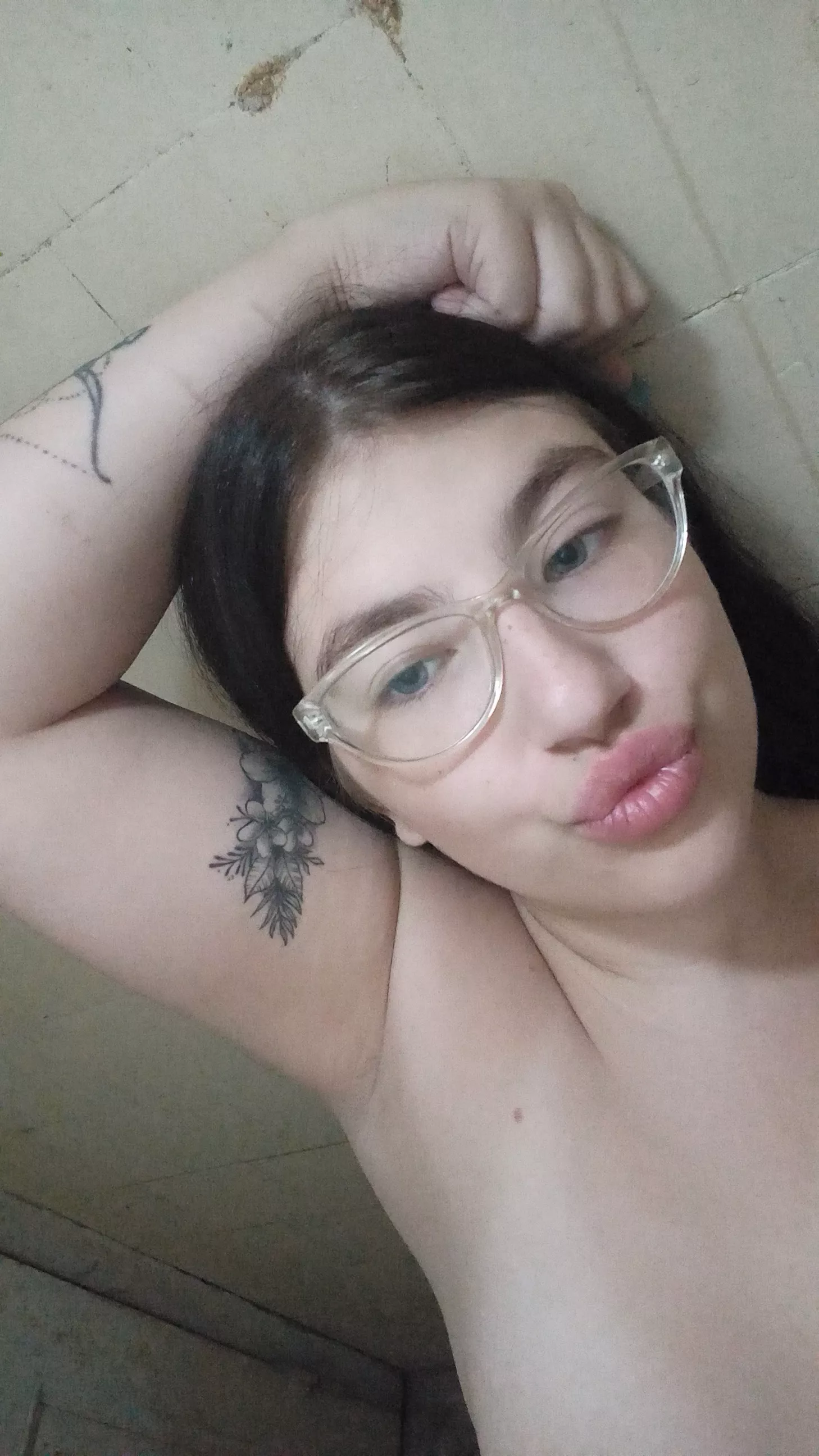 Do you like my smooth and soft armpits?😋