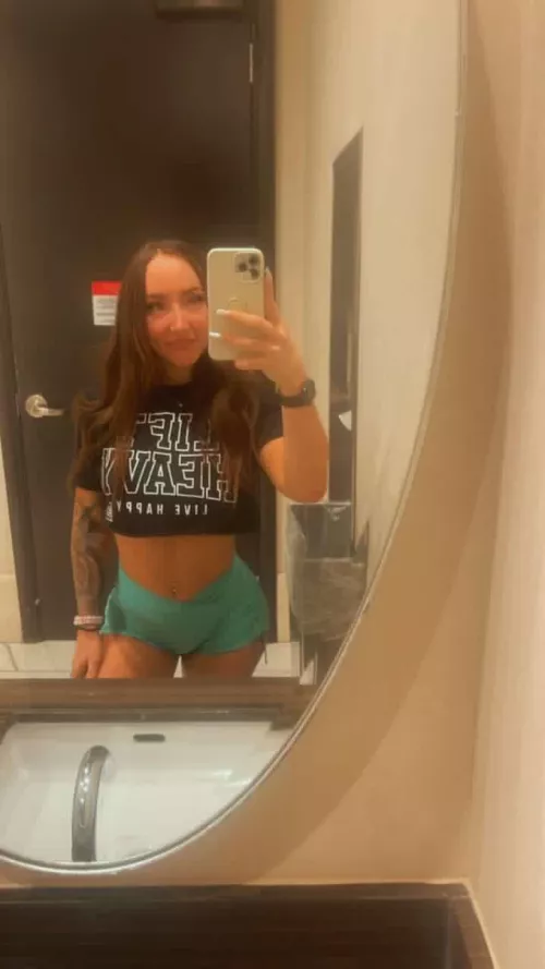 Don’t these shorts look bomb as fuck on me?!🥵