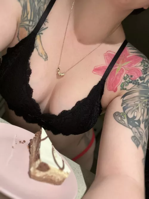 Eyes on the cake please 😆