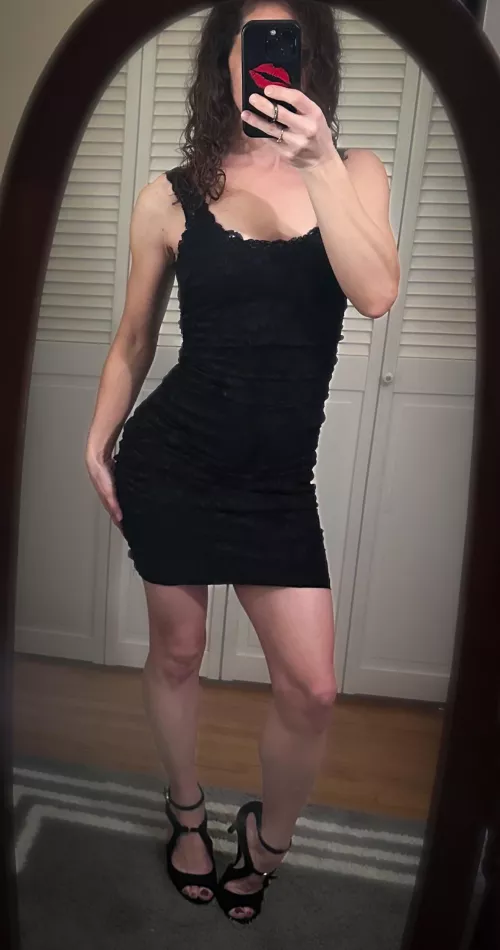 [F]or date night 🥰💋