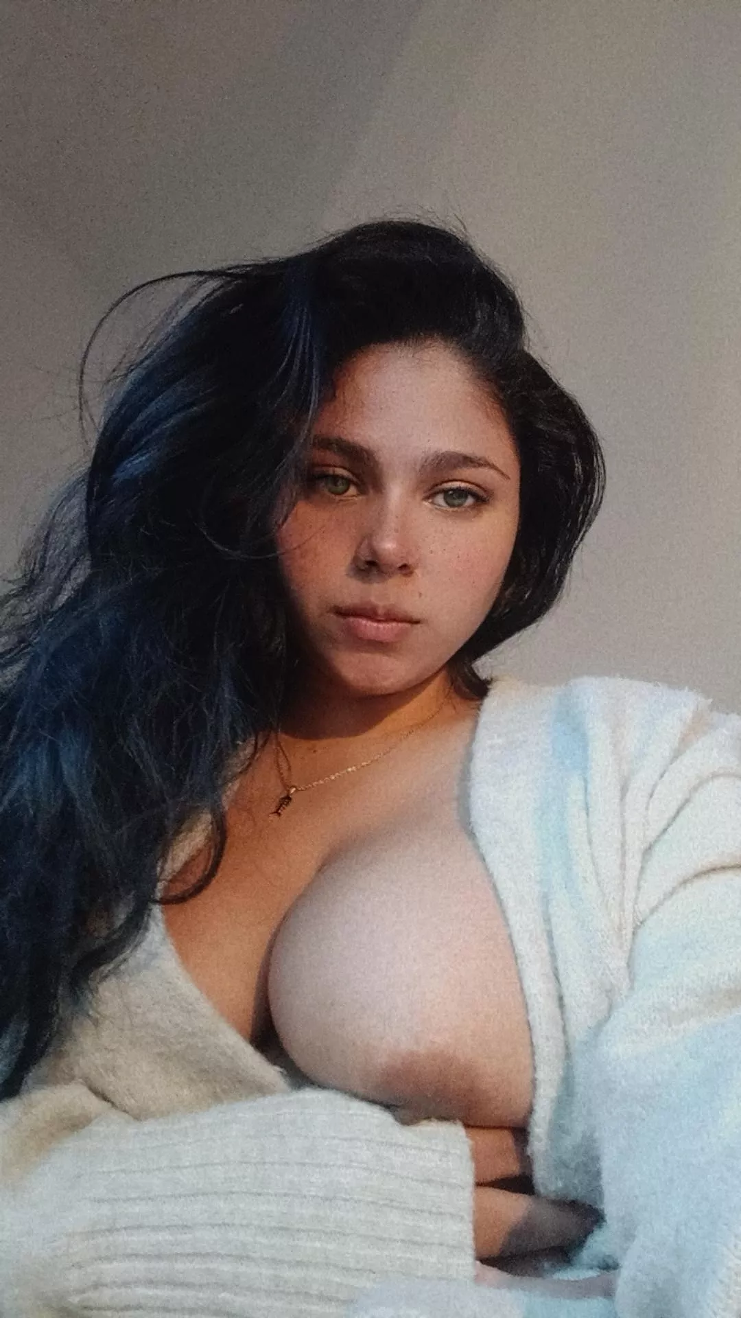 Horny & Busty is a dangerous combination 😩