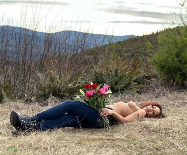 I could lock you in this (rib)cage 💐