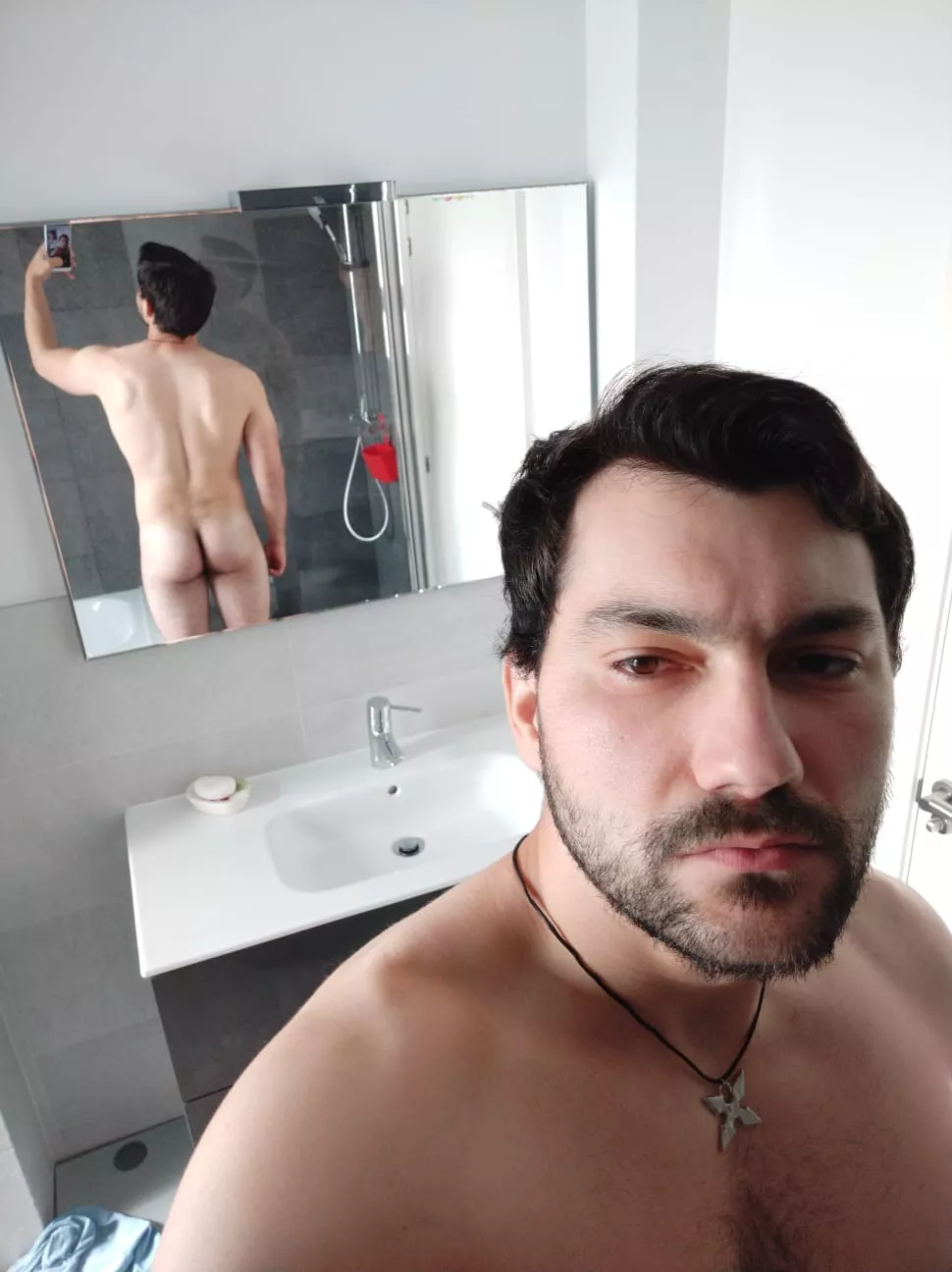 I love to show my round tinny ass to tempt you to do things with it 😈🍑