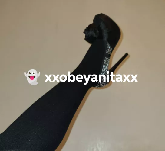 I'll kick your ass! [F4M] F 27 Domme for [M] submissives with some genuine experience. Snpcht: xxobeyanitaxx - Snp, also i.n m.y p.r0file too