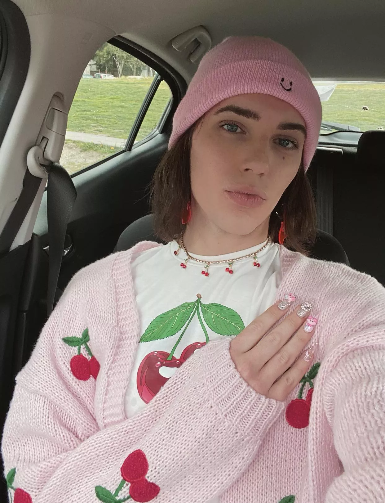 🍒 i’m rly going to miss sweater weather 🍒