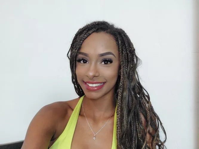 I'm the kind of woman who can make you feel like you're in a wonderland.