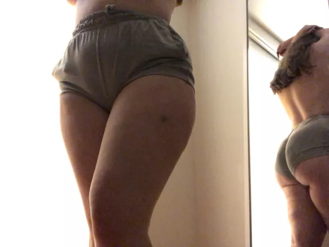 My favourite mirror for watching myself cum…