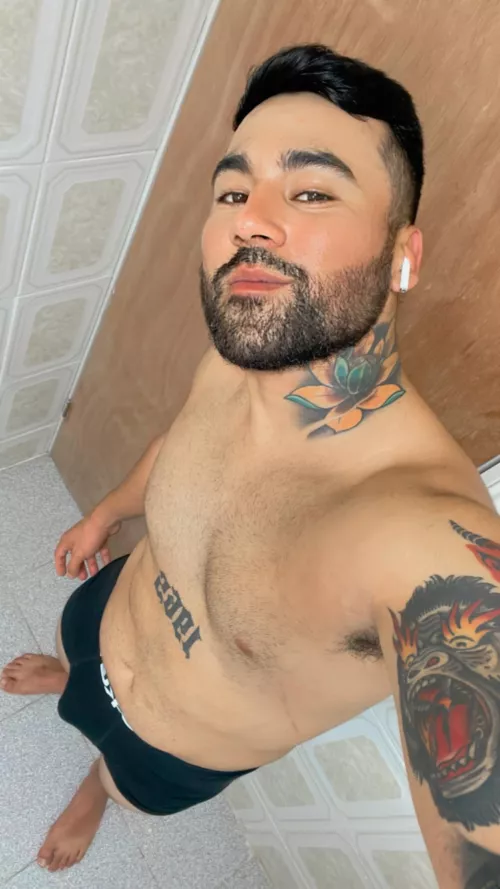 naughty latino looking for someone to play with 🤒