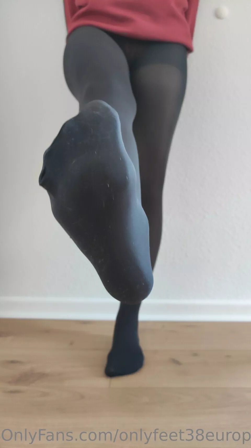 New in the community 🌸 How do you like my tights? 😈 [OC]