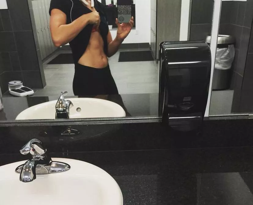 (oc) when the hubby is away it’s time to play ;)