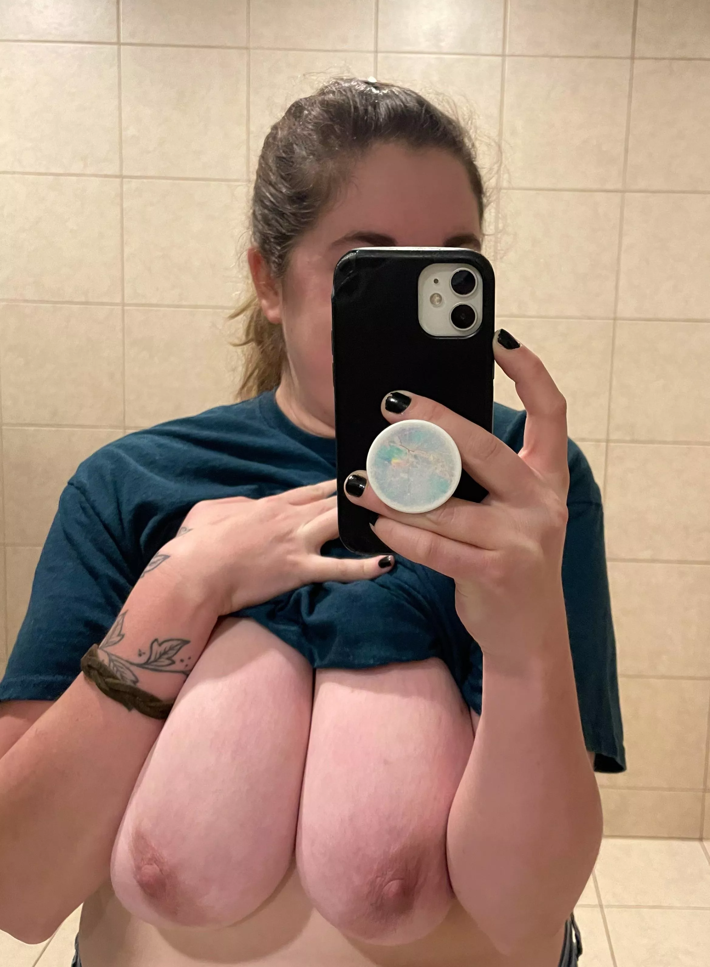 Out to a breakfast date ✌🏻