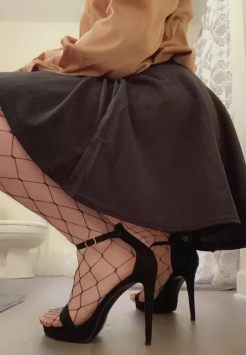 Pls give me something to sit on? 🥺