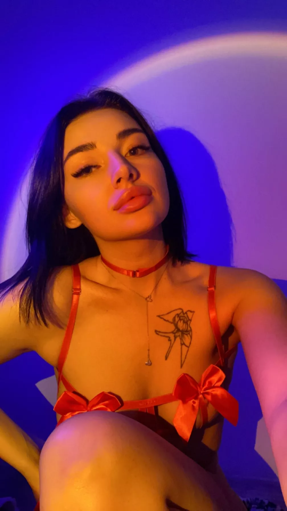 Pull the red ribbon to receive your gift😋